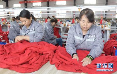 甘肃永靖 扶贫车间里编织的“致富衣”——服饰加工产业助力村民就业增收